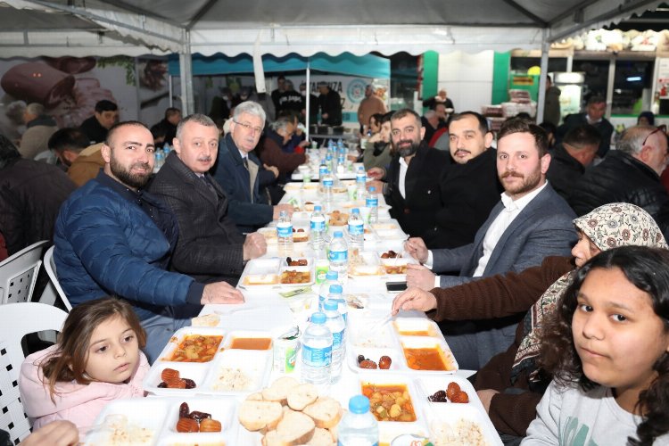 Başkan Büyükakın, ‘’Rabbim bizi Ramazan’a kavuşturduğu gibi Bayrama da kavuştursun’’ -