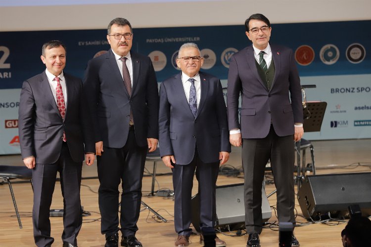 Başkan Büyükkılıç, İKAF'ta gençlere yönelik hizmetleri anlattı -