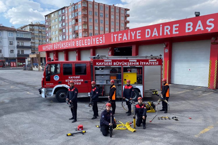 Başkan Büyükkılıç'tan itfaiyeye yeni ekipman desteği -