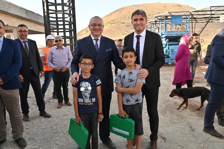 Başkan Ergün, Manisa Jeopark Ziyaretçi Merkezi’ni inceledi -