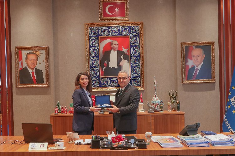 Başkan Işık Kütahya çinisini tanıttı -