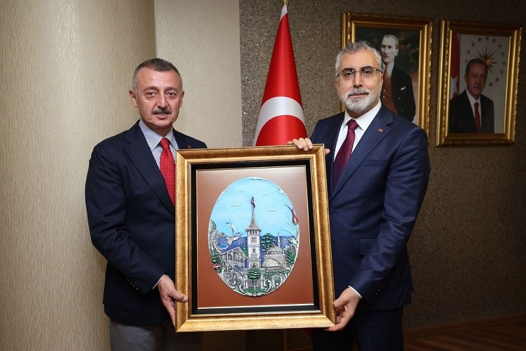 Bakan Işıkhan'dan Kocaeli Büyükşehir Belediyesine ziyaret -