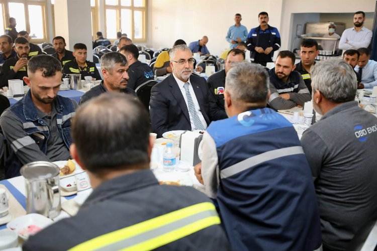 Bakan Işıkhan, Mardin’de işçilerle yemek yedi -