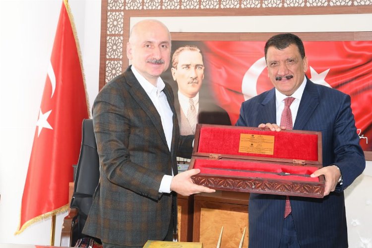 Bakan Karaismailoğlu'ndan Malatya Büyükşehir'e ziyaret -