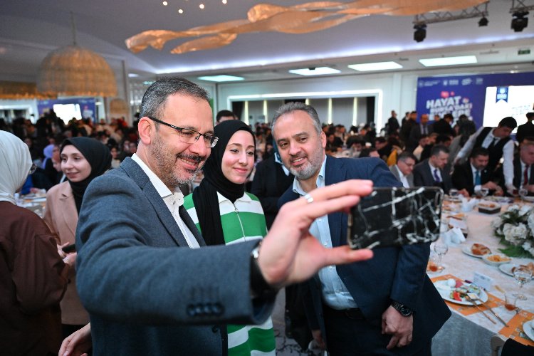Bakan Kasapoğlu ve Başkan Aktaş gençlerle buluştu -