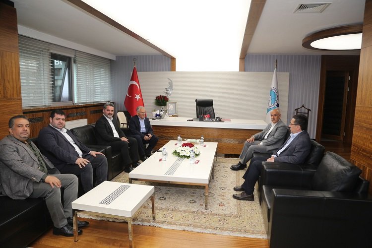 Bakan Kirişçi'den Memduh Büüykkılıç'a ziyaret -