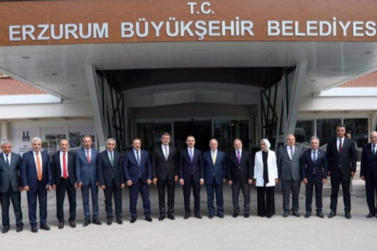 Bakan Muş’tan Başkan Sekmen’e övgü -