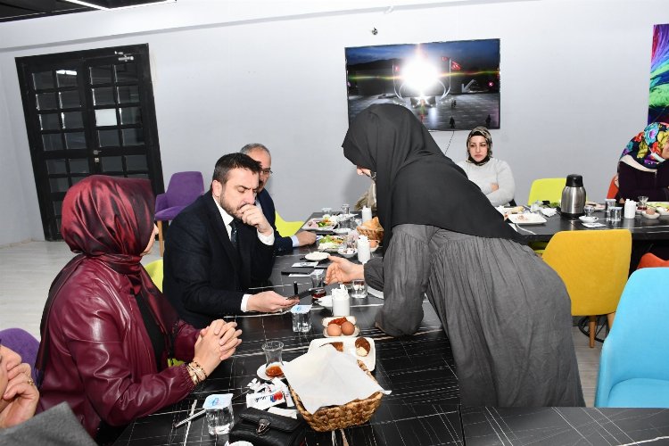 Başkan Önder Tanır ‘Güçlü Kadınlar, Güçlü Kestel’ Projesiyle kadınları dinliyor -