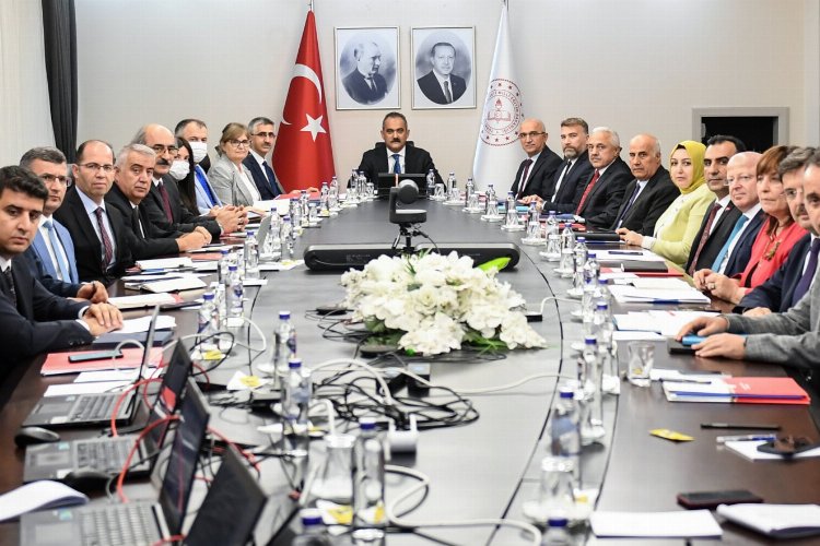 Bakan Özer, 81 il müdüründen bilgi aldı -