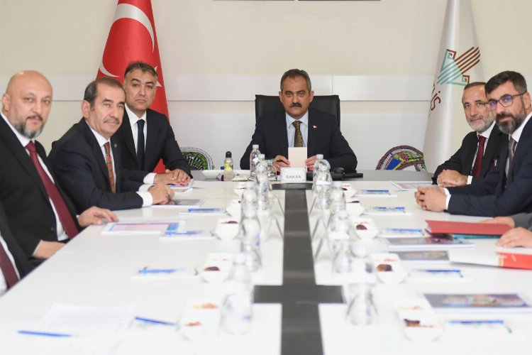 Bakan Özer'den Bitlis eğitimine yakın mercek -