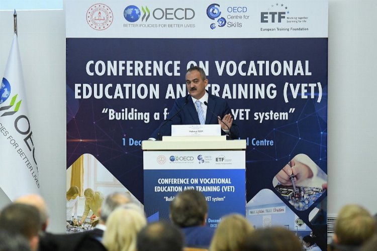 Bakan Özer: En önemli enstrüman eğitim -