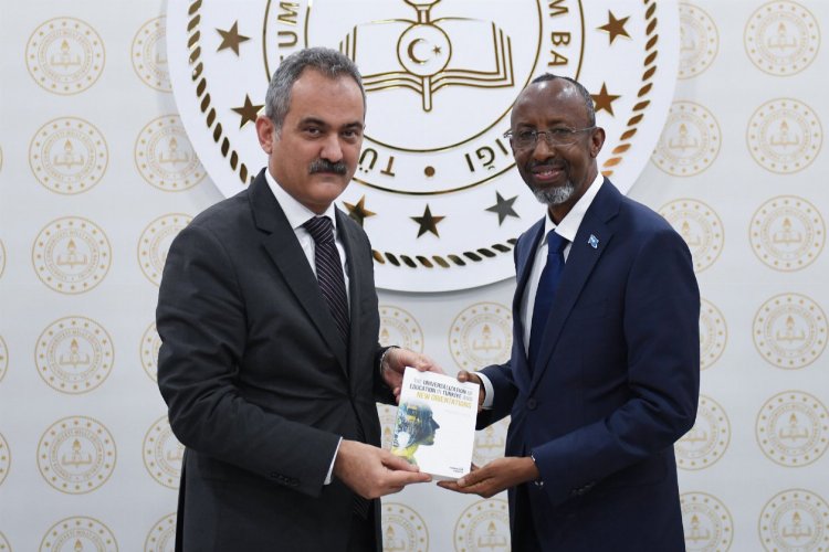 Bakan Özer Somalili mevkidaşıyla görüştü -