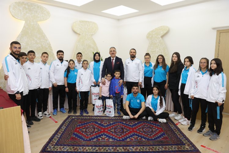 Başkan Savran Nevşehir'de genç sporcular ile bir araya geldi -