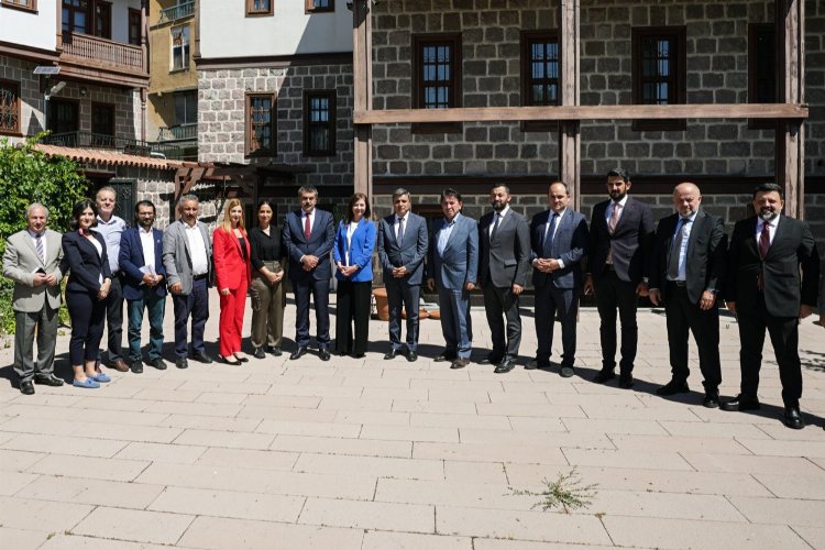 Bakan Tekin 'Anadolu' yayıncılarıyla buluştu -