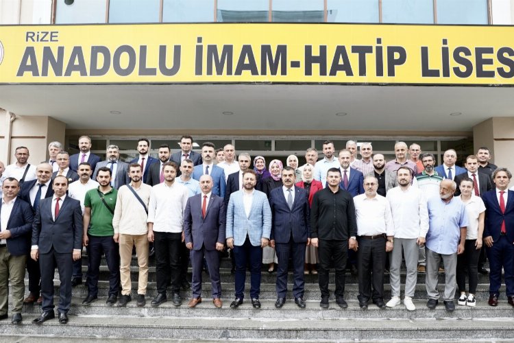 Bakan Tekin'den mezun olduğu liseye ziyaret -