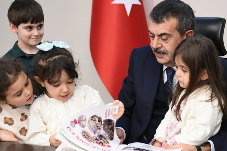 Bakan Tekin Erzurumlu öğrencileri ağırladı -