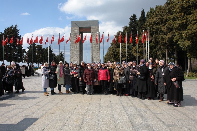 Başkan Tekin ve Bilecik Pazaryeri kadınlarından ecdada dua -