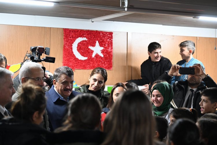 Bakan Uraloğlu Malatya'da konteyner kente ziyaret -