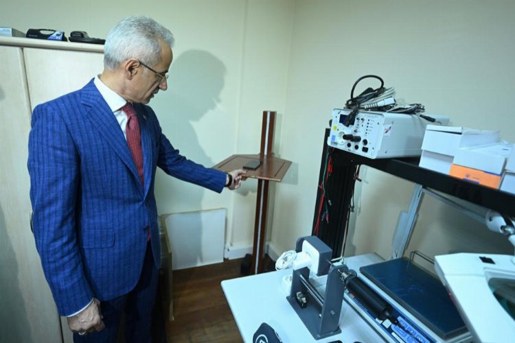 Bakan Uraloğlu'ndan Cep Telefonu Test Merkezi'ne inceleme -