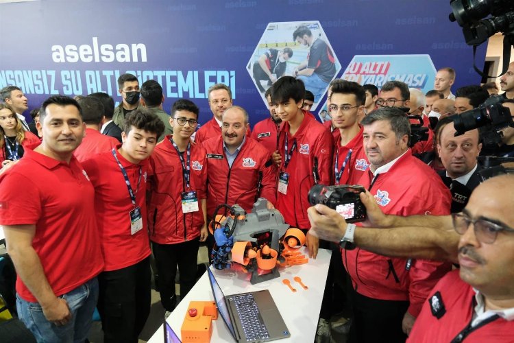 Bakan Varank TEKNOFEST Karadeniz'i gezdi -