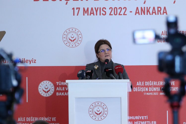 Bakan Yanık 'aile değerlerini' anlattı -