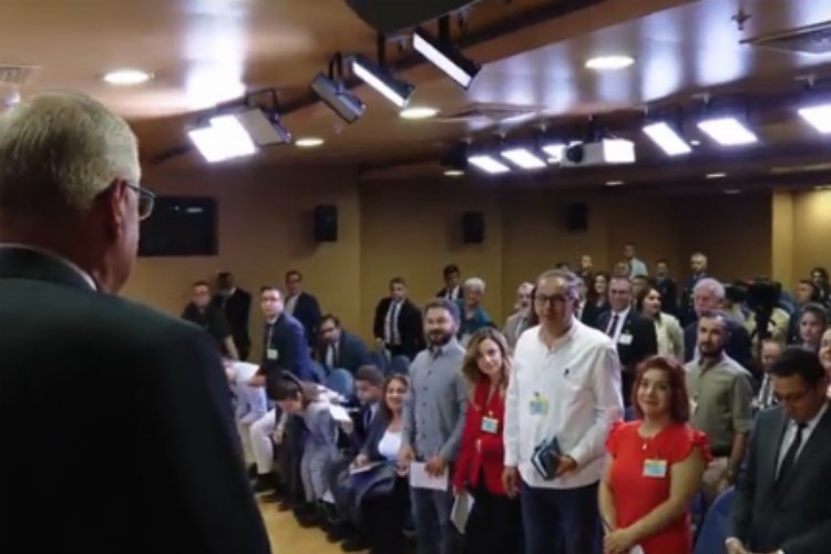 Bakan Yaşar Güler'den gazetecilere sürpriz -