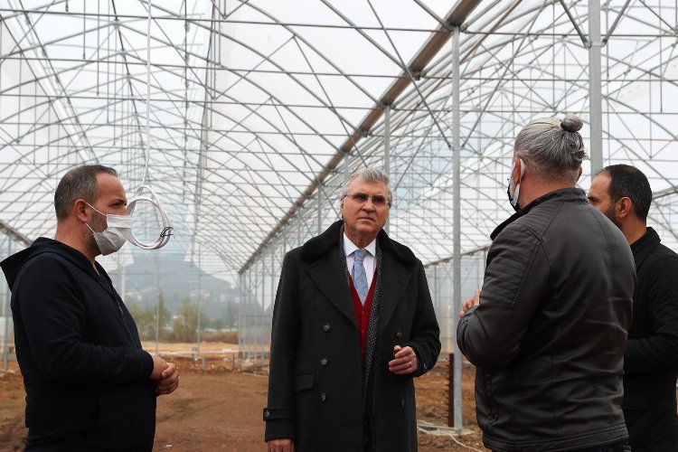 Başkan Yüce, Sakarya Seracılık Mükemmeliyet Merkezi’ni ziyaret etti 