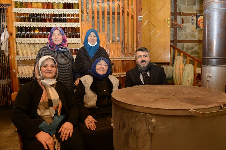 Başkan Yılmaz Bursa Yıldırım'ı mahalle mahalle geziyor -