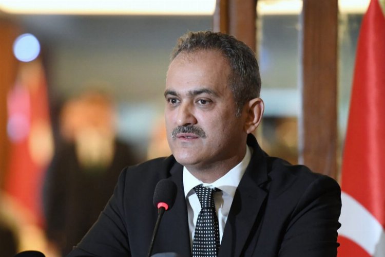 Bakan Özer: 12. sınıfların kaygısı olmasın -