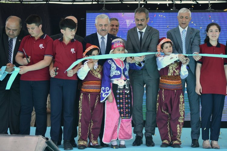 Bakan Özer Kars Kağızman'da Fen Lisesi'ni açtı -