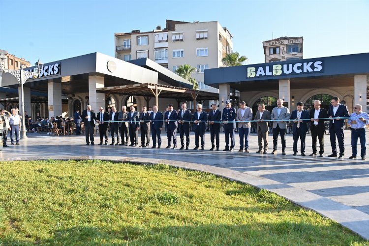 Balıkesir Büyükşehir'den tartışma yaratan Balbucks kafe -