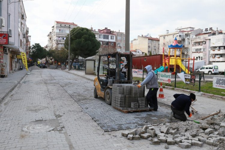Balıkesir Edremit Belediyesi dört koldan yol yapıyor -