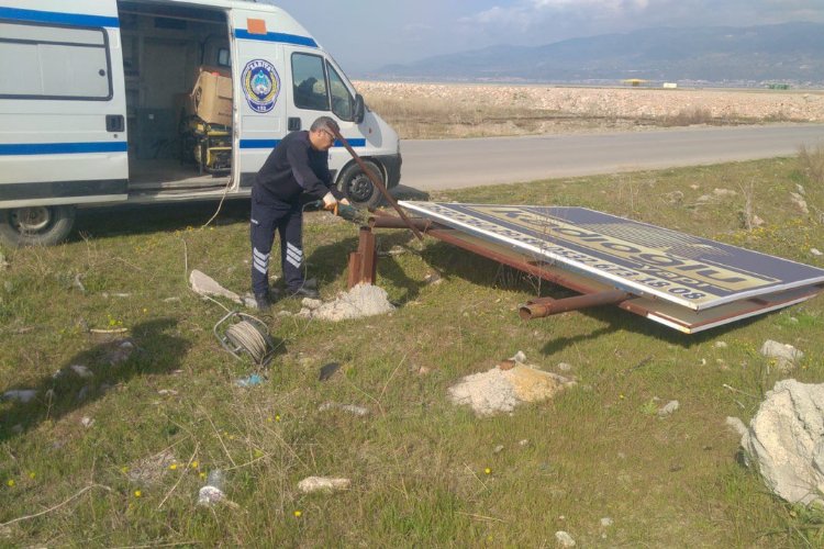 Balıkesir Edremit Belediyesi görüntü kirliliğine devam ediyor -