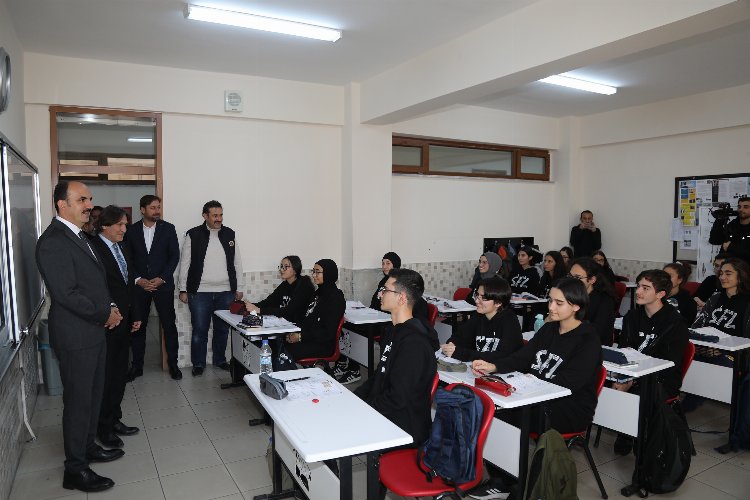 Başkan Altay: “Öğrencilerimizin başarısı için tüm imkanlarımızı seferber ediyoruz” -