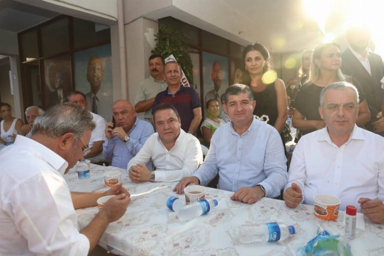 Başkan Böcek aşure etkinliğinde -