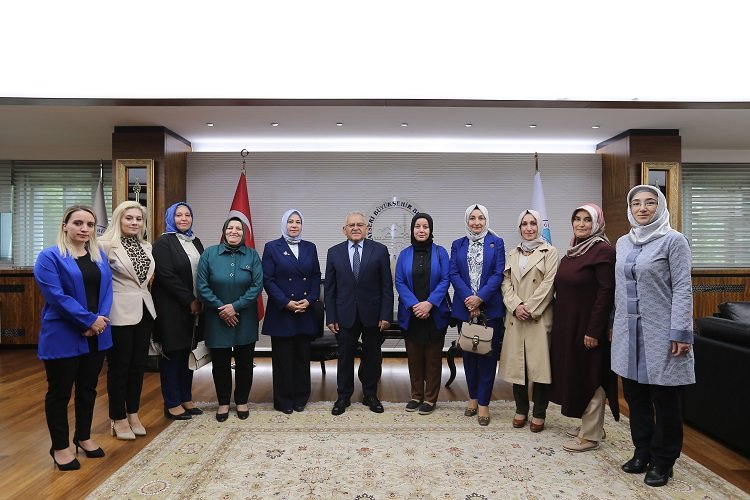 Başkan Büyükkılıç, AK Partili kadınları ağırladı -