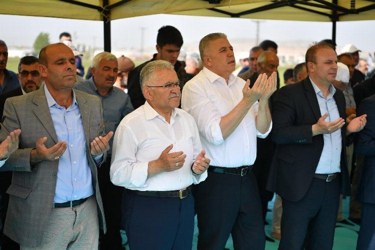 Başkan Büyükkılıç, Horsana Çayırı'nda yağmur ve şükür duasına katıldı -