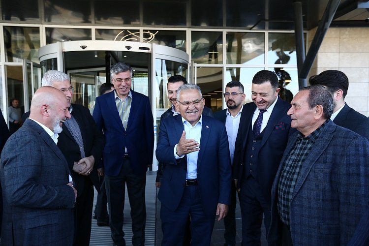 Başkan Büyükkılıç’tan iş insanlarına “istikrar” vurgusu -