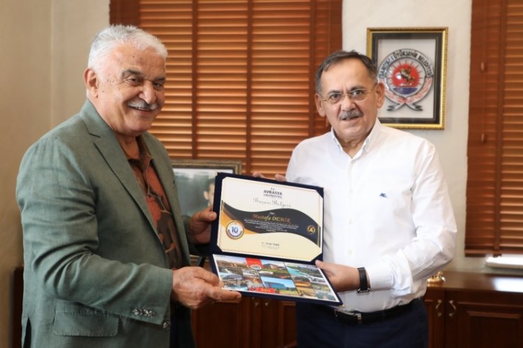 Başkan Demir’e Avrasya Üniversitesi’nden ödül -