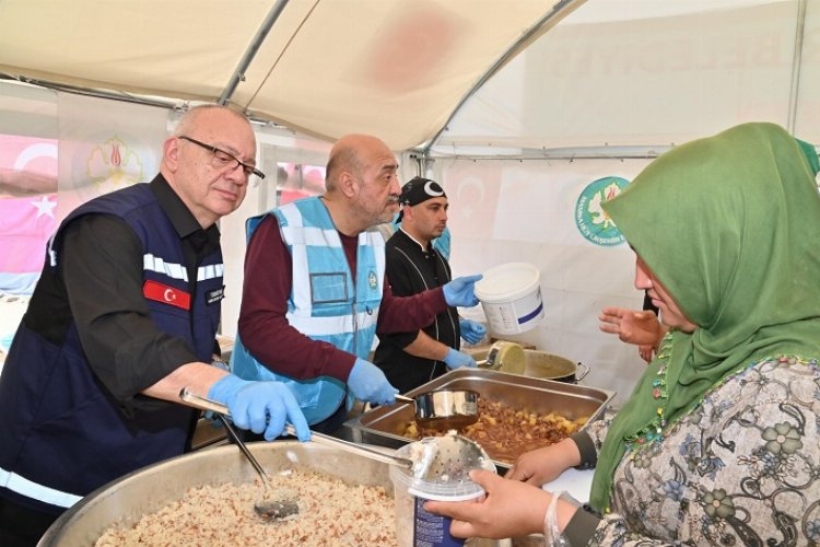 Başkan Ergün depremlerde yaşamını yitiren vatandaşları andı -