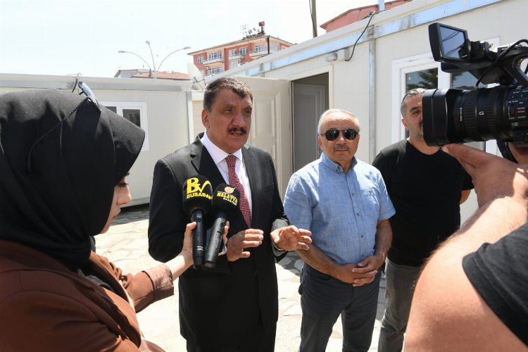 Başkan Gürkan, Malatya basınını 'konteyner kent'te ziyaret etti -