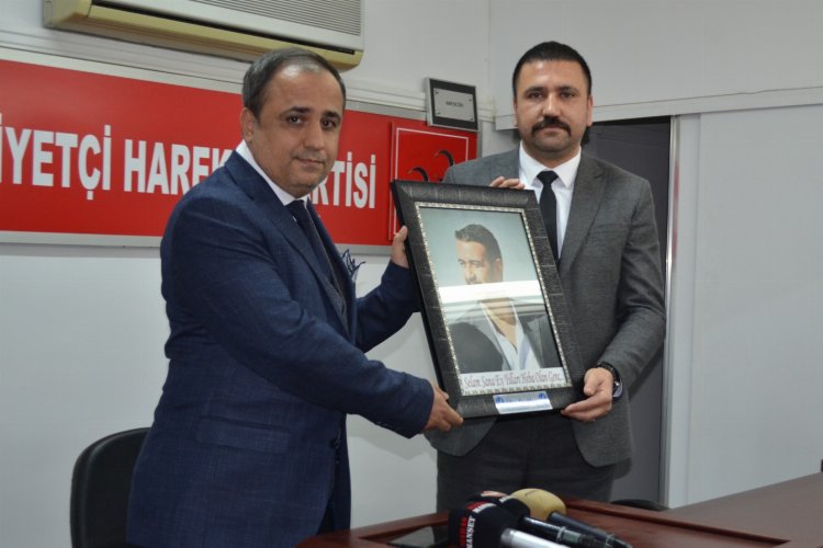 Başkan Nar’dan Başkan Demiröz’e son Ülkücü Şehit Çakıroğlu tablosu hediyesi -