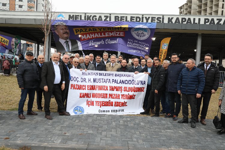 Başkan Palancıoğlu ilçeye kazandırdıkları pazar yerinde alışveriş yaptı -