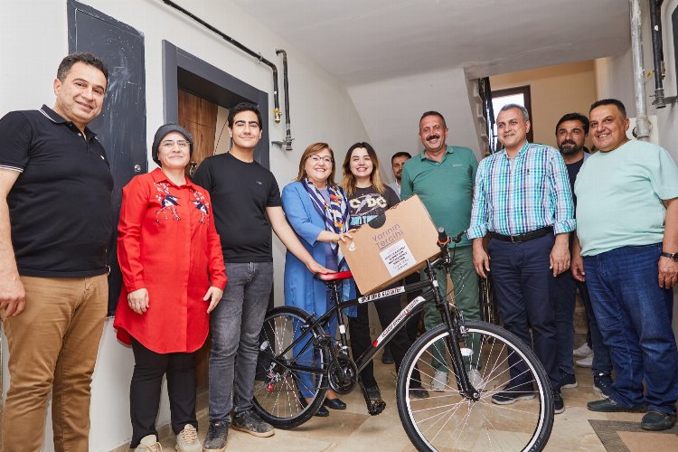Başkan Şahin'den LGS Türkiye birincisine ziyaret -