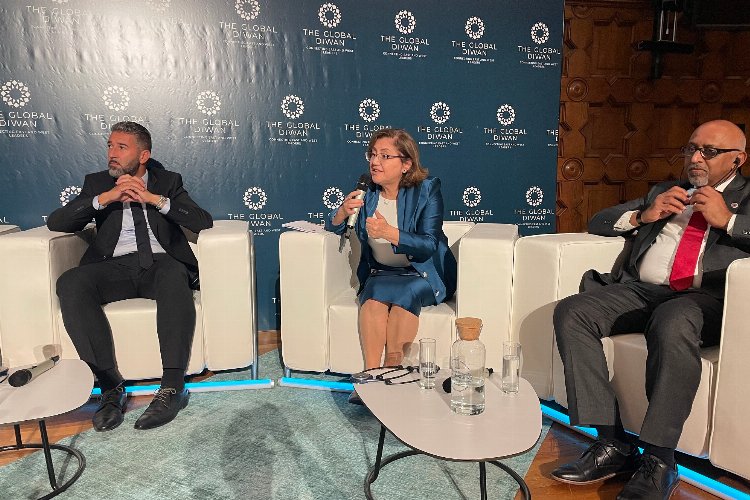 Başkan Şahin Gaziantep'i Fransa'da anlattı -