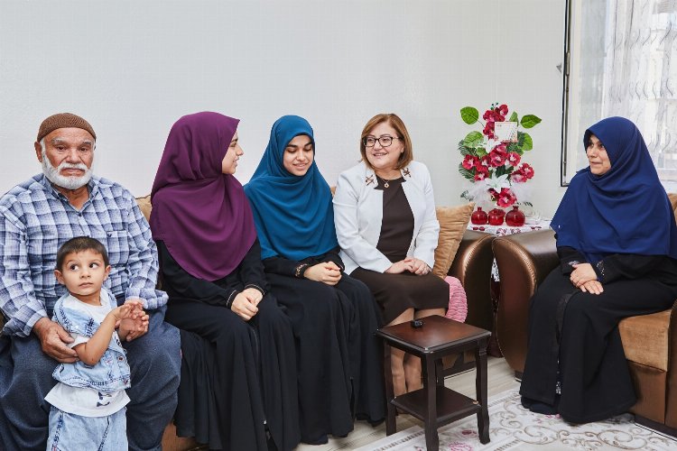 Başkan Şahin YKS'de dereceye giren Gaziantepli öğrencilerle buluştu -