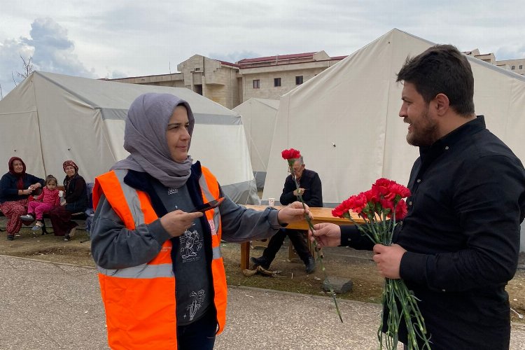 Başkan Satıcı’dan depremzede kadınlara 8 Mart sürprizi -