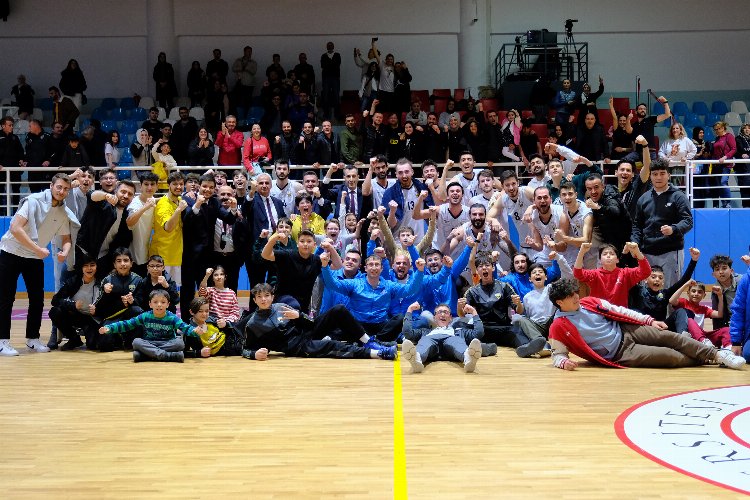 Basketbolda play-off sevinci -