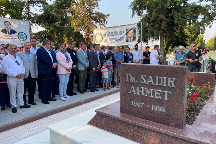 Batı Trakya'nın sembol ismi Dr. Sadık Ahmet'e Selçuk Özdağ'dan anma -