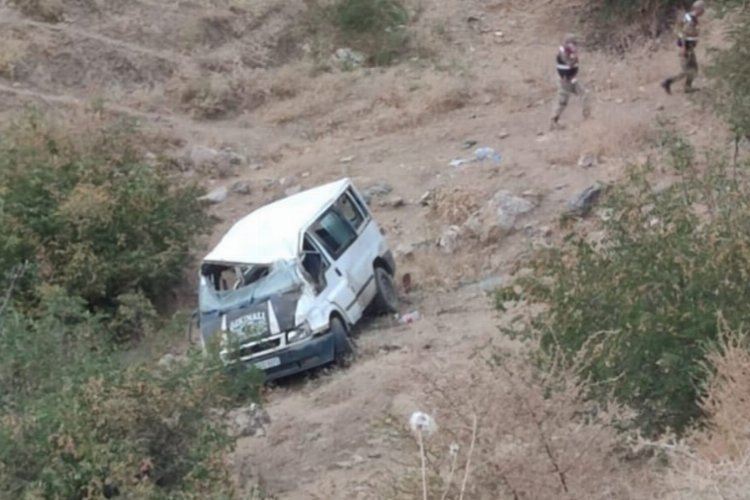 Batman Sason'da minibüs şarampole yuvarlandı: 6 yaralı -